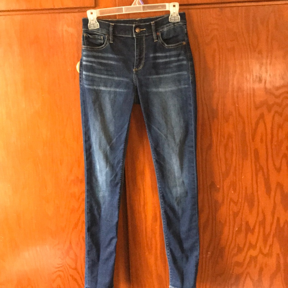 Dark wash, mid rise, lucky brand jeans. For girls